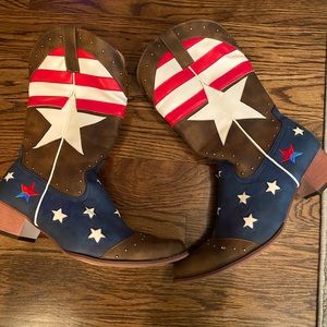 Women’s boots, brand new from a online boutique!